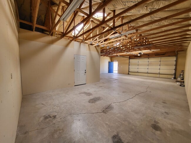 Building Photo - 330 China St