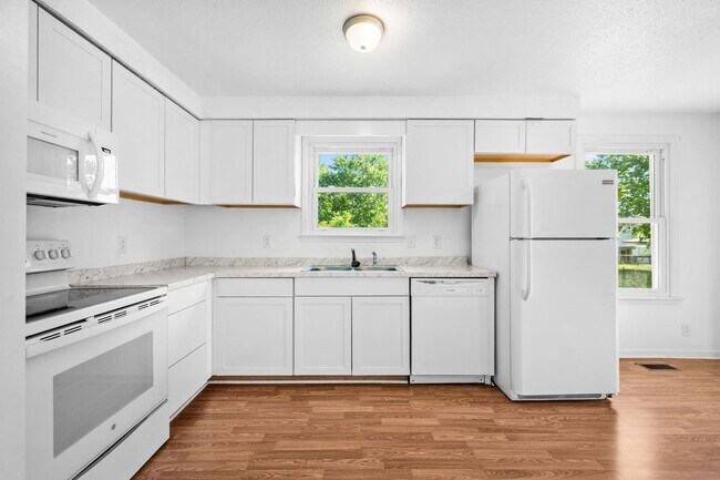 Building Photo - Spacious Yard + Fresh Interior Updates!