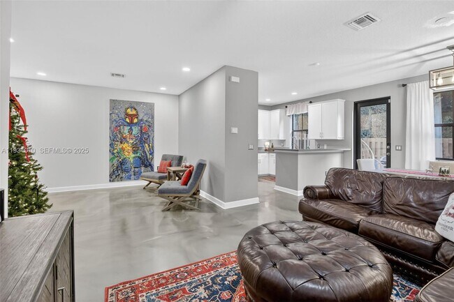 Building Photo - 12140 Village Pl