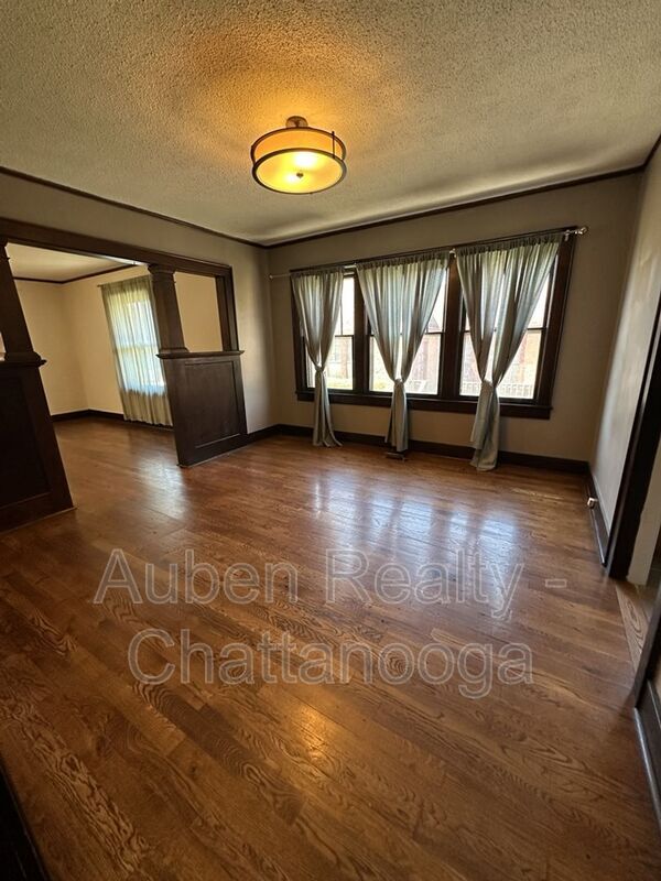 Building Photo - 3211 Montview Dr