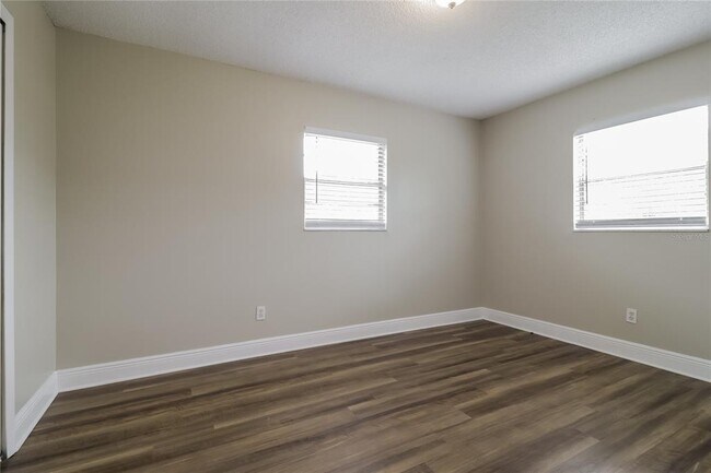 Building Photo - 734 Dunhill Dr