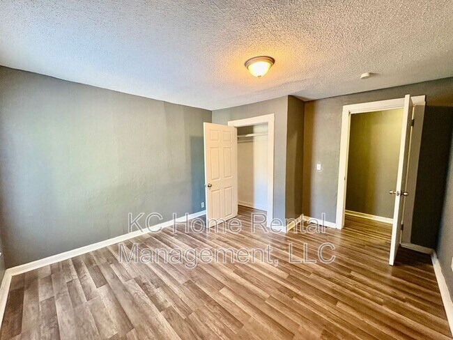 Building Photo - 6103 Walrond Ave
