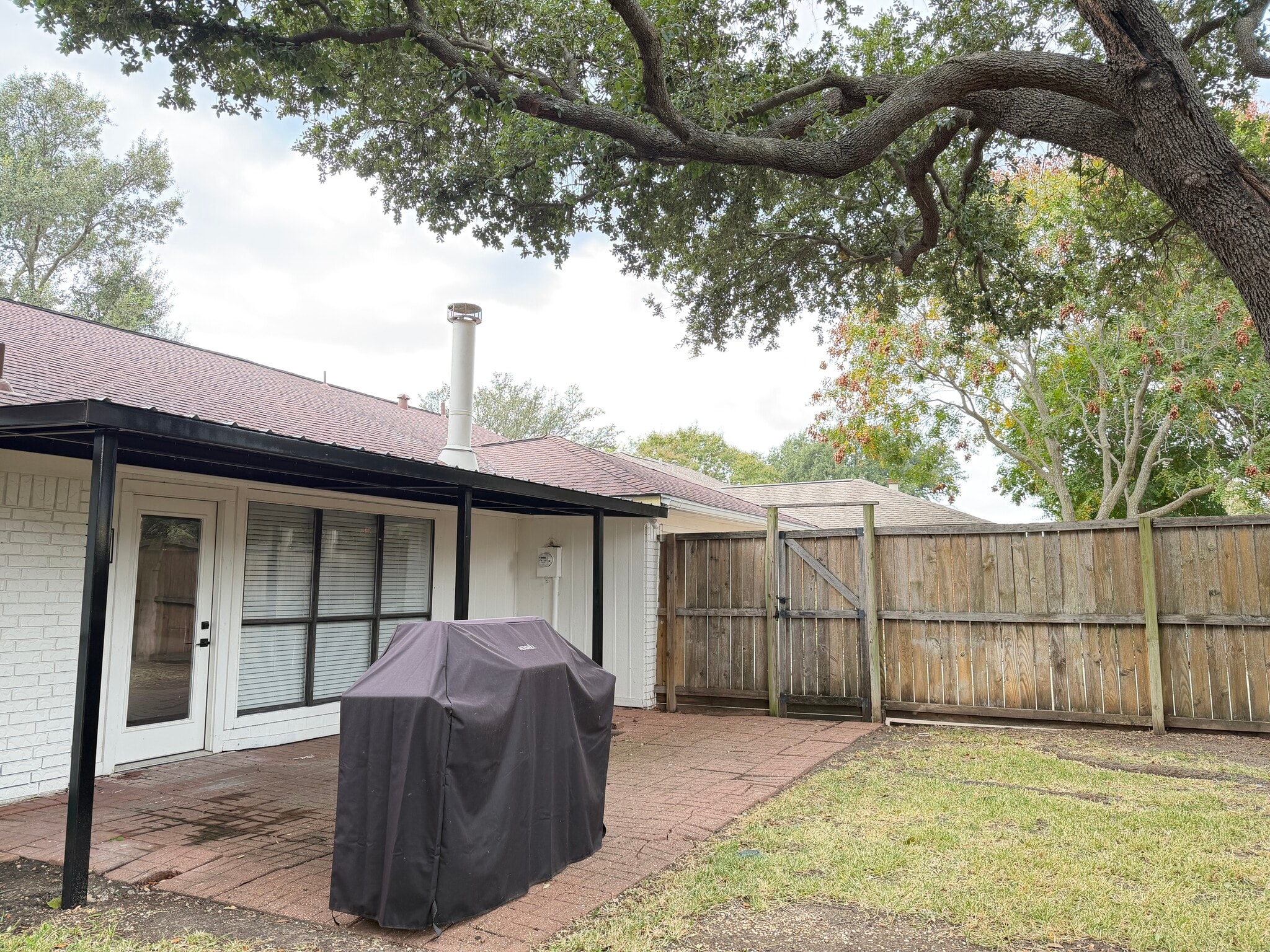 Building Photo - 921 Matilda Dr