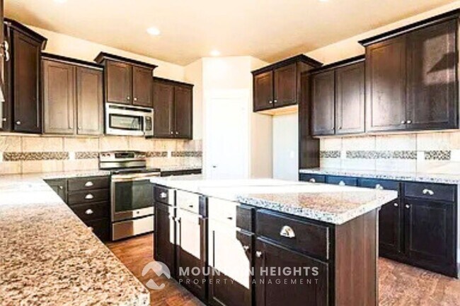 Building Photo - 3953 Sand Lake Dr