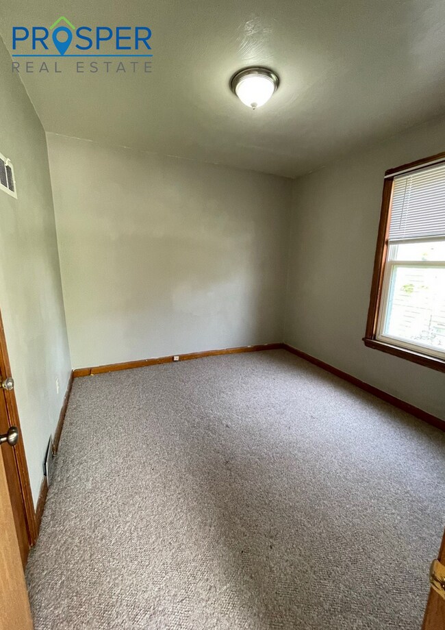 Building Photo - 606 Menomonie St