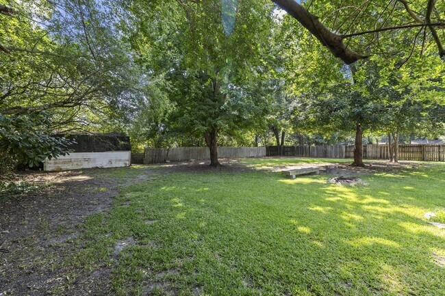 Building Photo - 4009 Maple Dr