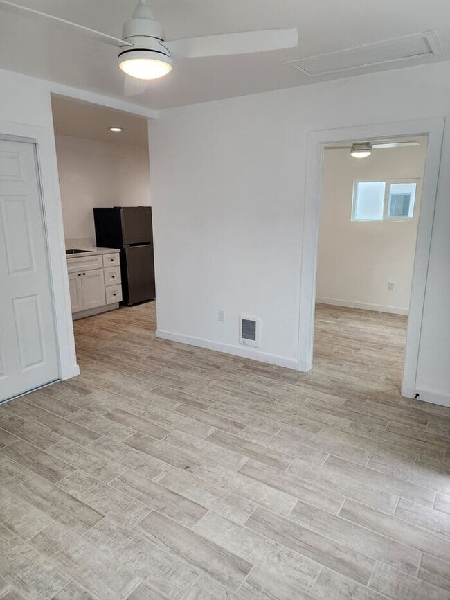 Building Photo - $1000 REBATE!! 1bdrm/1bath COTTAGE in Historic Sherman Heights!