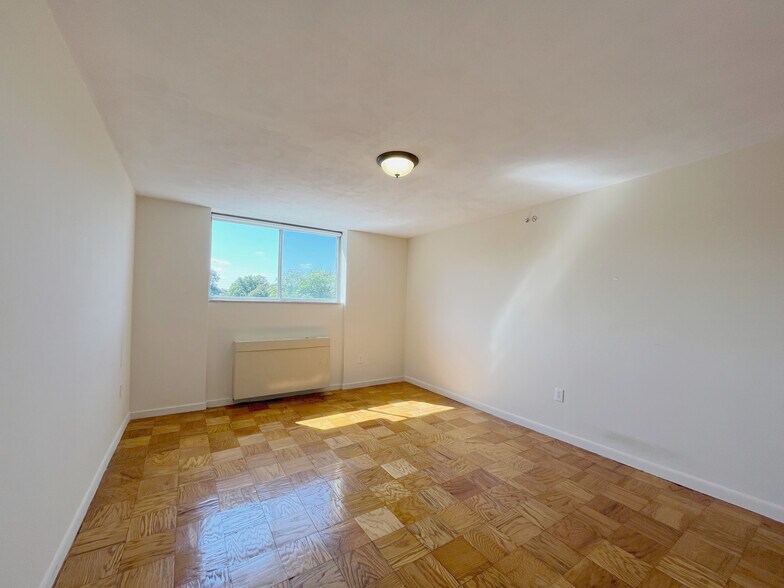 Building Photo - 75 Monmouth St