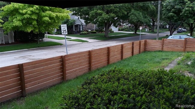 Building Photo - 422 Catalpa Dr