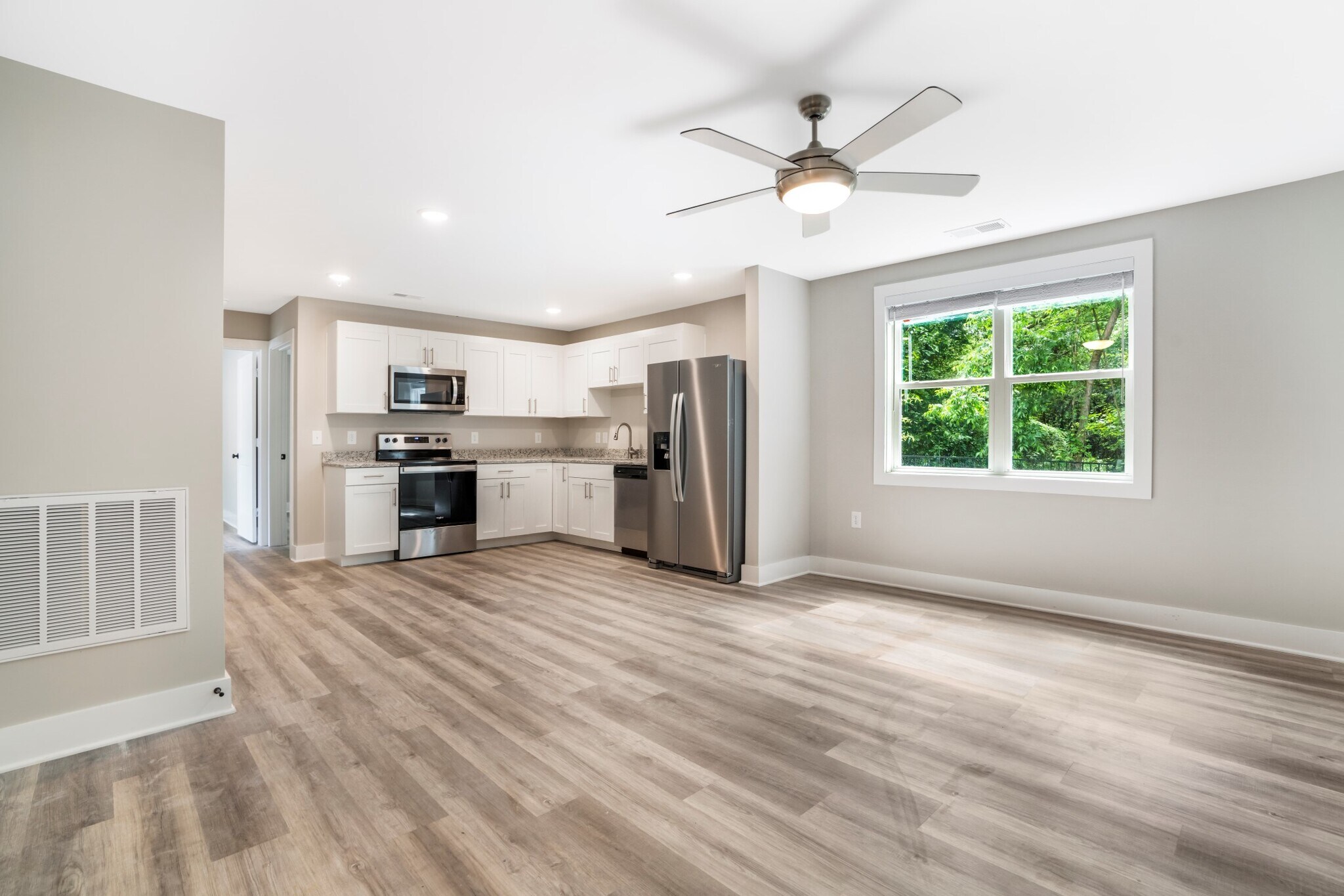 Building Photo - 303 Linwood St