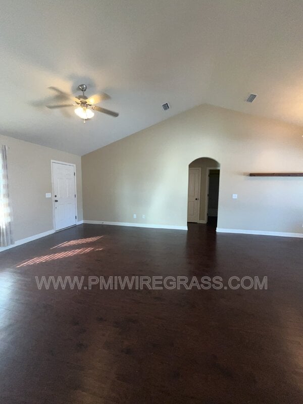 Building Photo - 229 Lace Dr