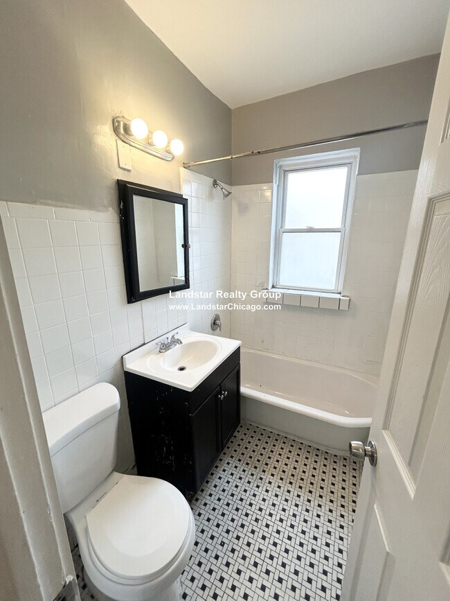 Building Photo - 7344 N Damen Ave