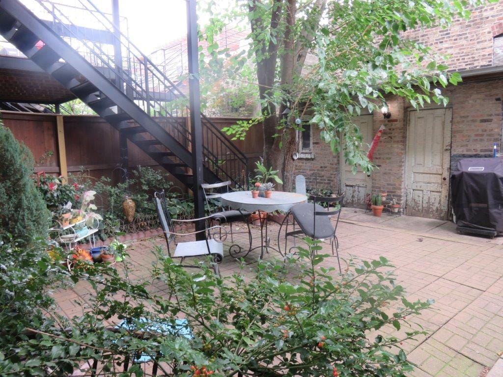 Building Photo - 1623 N Hermitage Ave