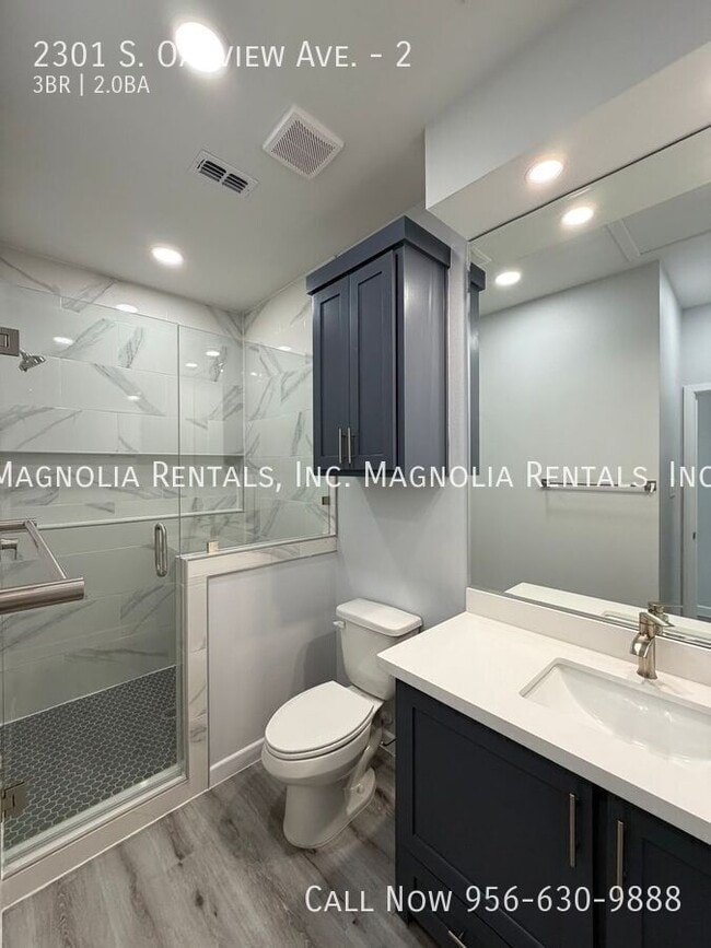 Building Photo - 2301 S Oakview Dr