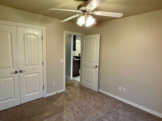 Building Photo - Great 4 Bed In Edmond Schools!!