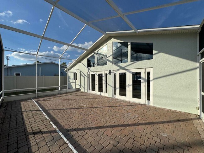 Building Photo - 2/2 plus Bonus Room in Ormond By the Sea