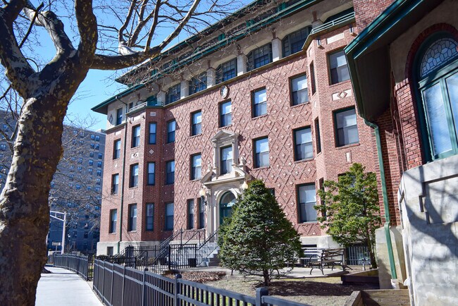 Primary Photo - Birchwood at Fairmount Hotel (62+ Community)