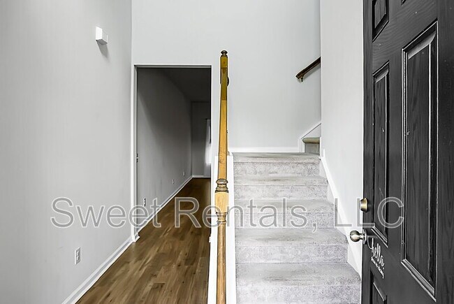Building Photo - 210 Daniels Creek Cir