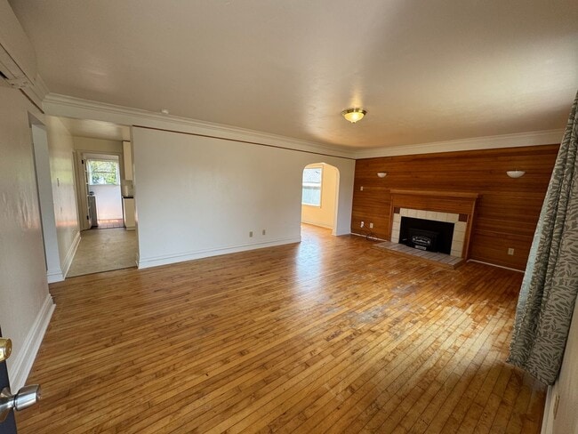 Building Photo - 4 Bedroom 2 Bathroom Mount Vernon House Cl...