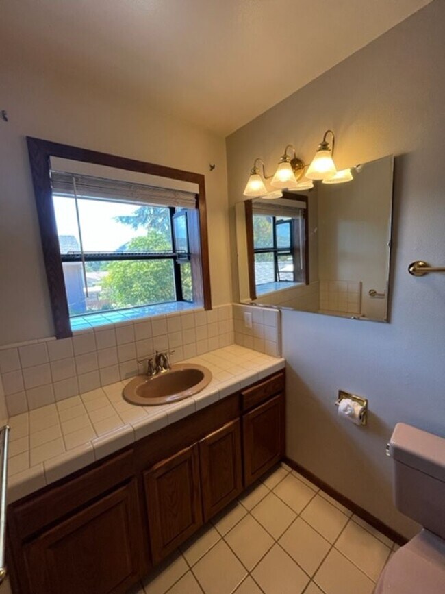 Building Photo - 634 Stanford Dr