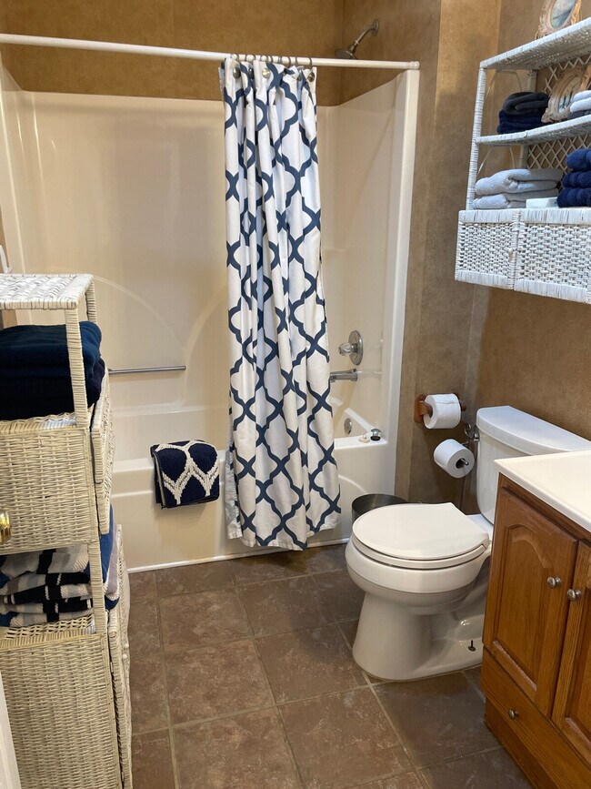 Building Photo - 175 Schools Dr