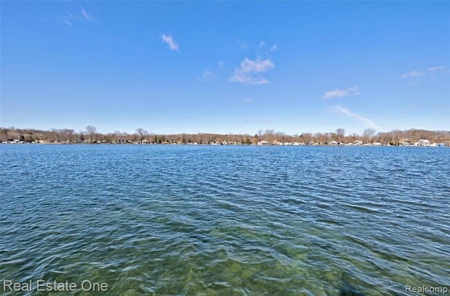 Building Photo - 1982 S Ortonville Rd