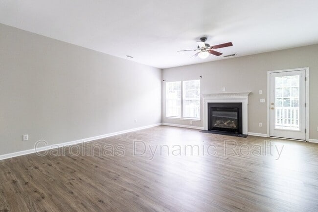 Building Photo - 9618 Blossom Hill Dr