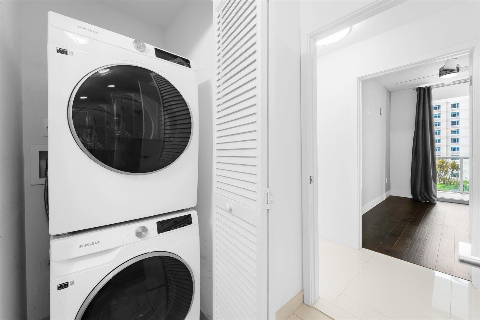 Building Photo - 1111 SW 1st Ave