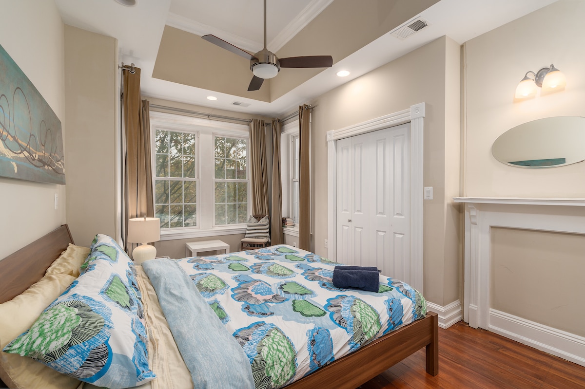 4 bedroom/3 bathroom, third bedroom on second floor - 403 P St NW