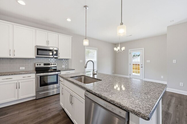 Building Photo - Like new single family home in Cameron, NC!