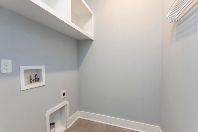 Building Photo - 708 Tral St