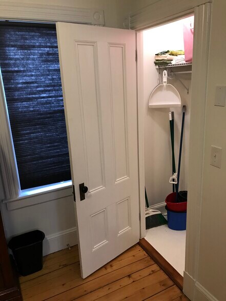 Mid Bed Closet Light - 9 Tyler St