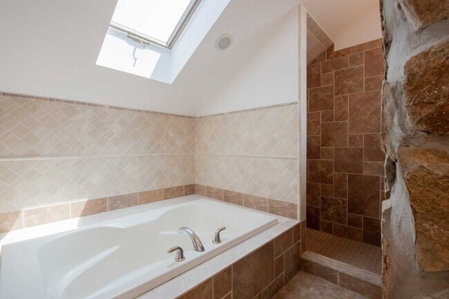 Building Photo - 74 Clinton Pl