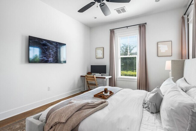 Building Photo - 245 Log Landing St