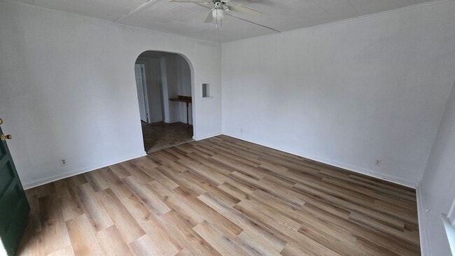 Building Photo - 1 bedroom, 1 bathroom Apartment! AVAILABLE NOW!