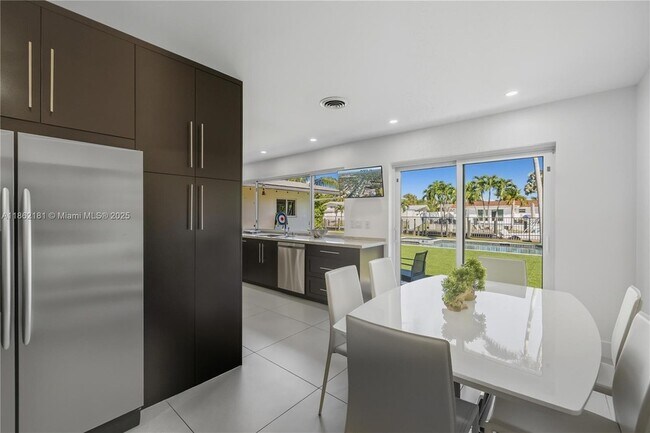 Building Photo - 1709 SW 5th Pl