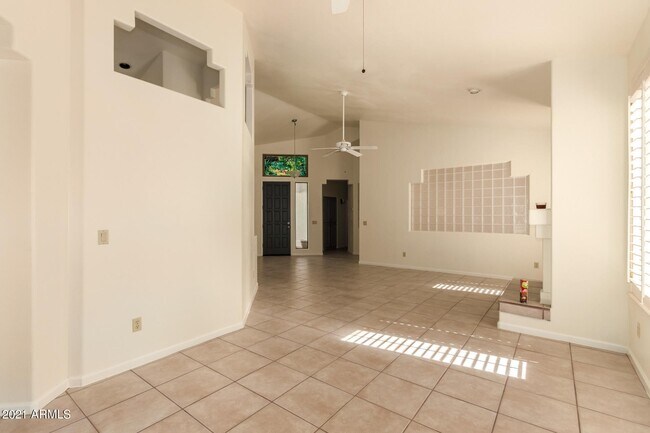 Building Photo - 4734 N Brookview Terrace
