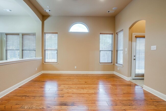 Building Photo - Amazing Well Maintained 3 Bedroom, 2 Bath Home in Euless Gated Community- 76039- Grapevine-Colley...