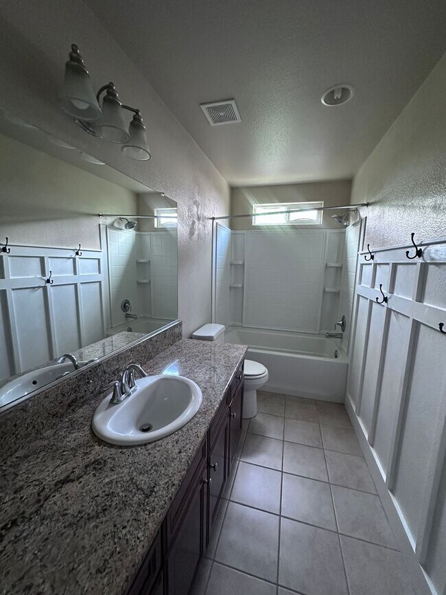 Building Photo - NW Visalia Home Coming Soon!