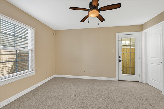 Building Photo - 2736 Cortlandt St