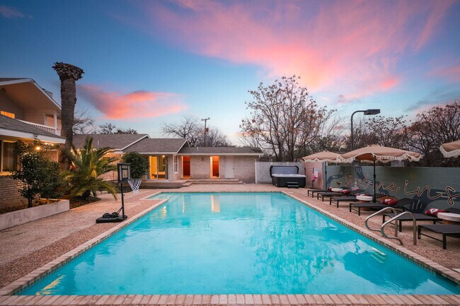 Building Photo - 6605 Countess Adria St