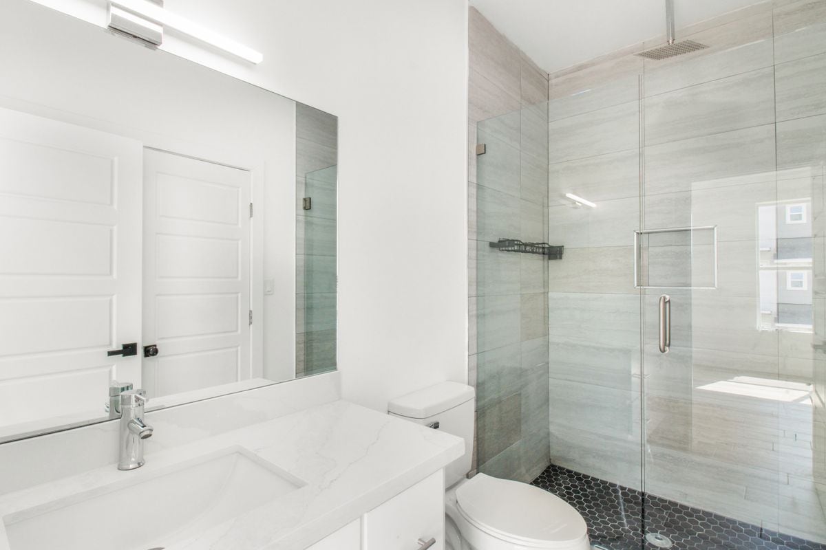 Building Photo - 706 W Seminole Ave