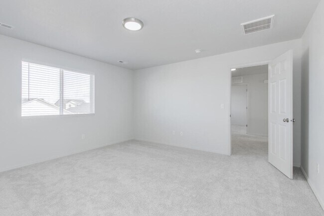 Building Photo - Newer 4 Bed / 2.5 Bath House For Rent _ Pl...