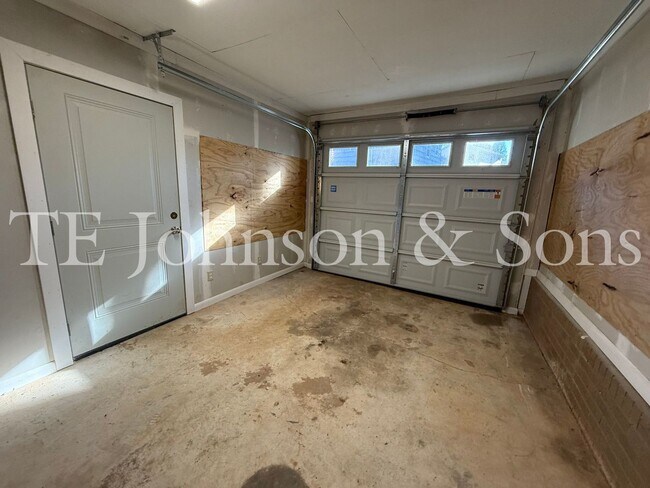 Building Photo - 3826 Barkwood Dr