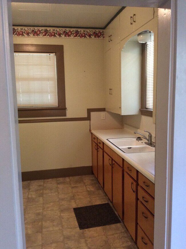 Building Photo - 1304 8th St