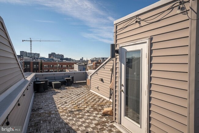 Building Photo - 1326 N Mascher St