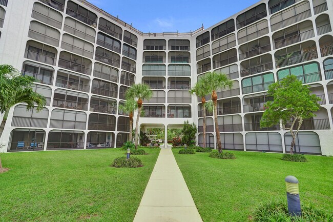 Building Photo - 1627 Riverview Rd