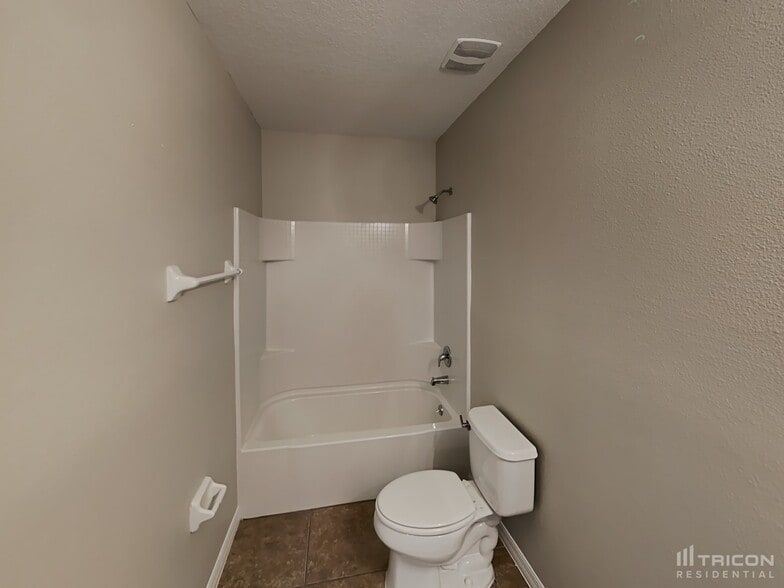 Building Photo - 1617 Tamarind Rd