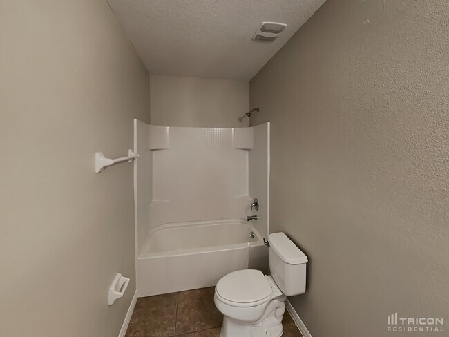 Building Photo - 1617 Tamarind Rd
