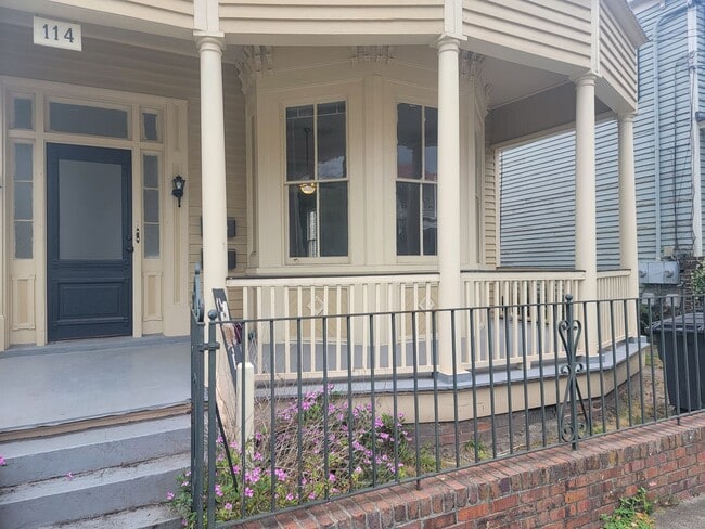Building Photo - 114 Alexander Street